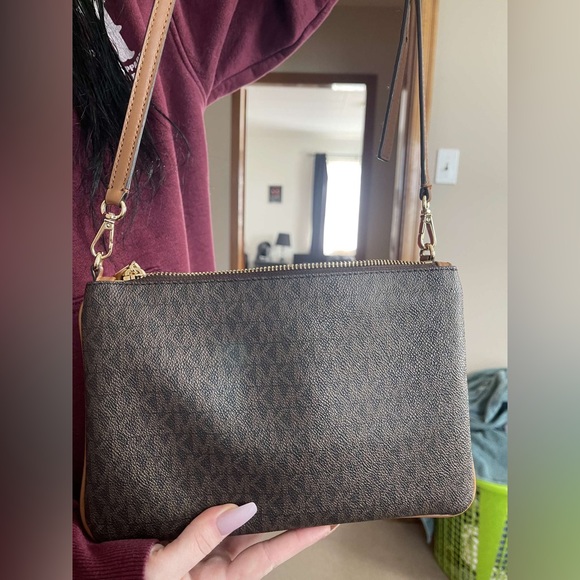 Micheal Kors Crossbody Bag, just like new - Picture 2 of 9